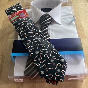 NWT Men’s white dress shirt, small, with BONUS holiday tie!